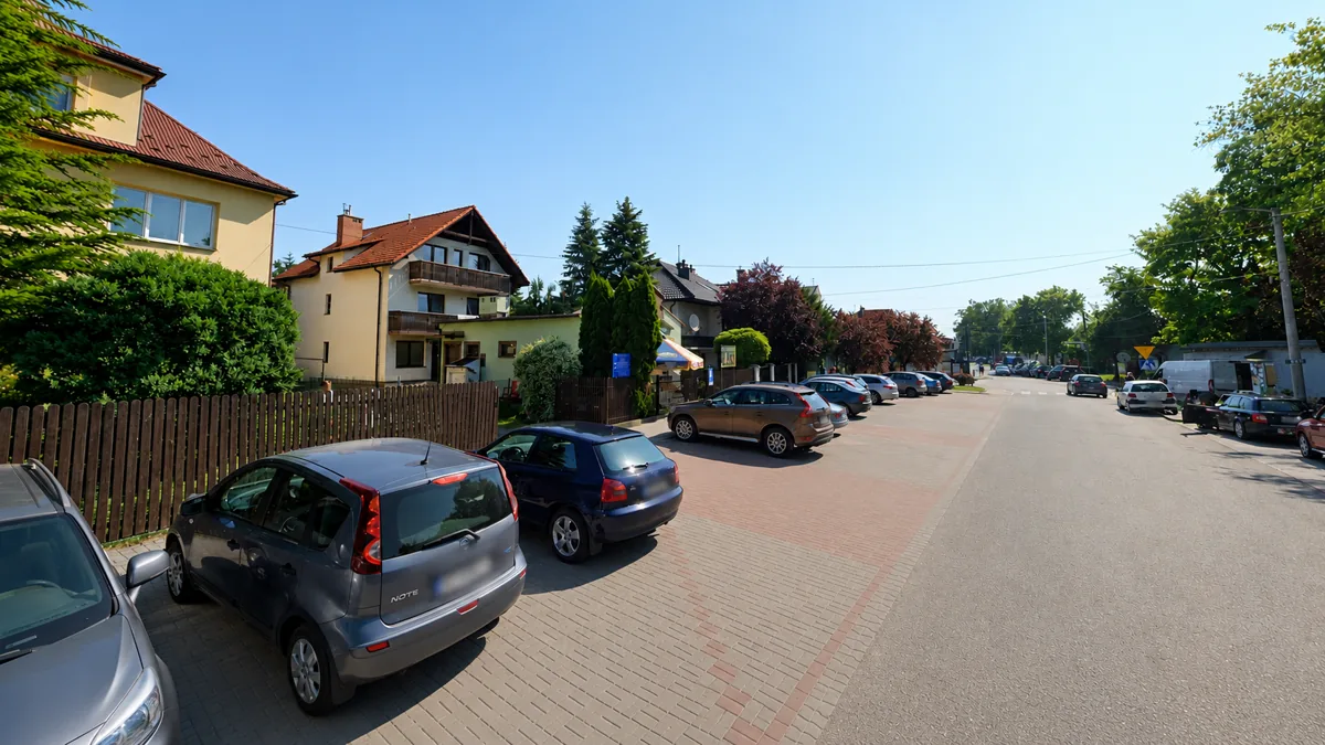 Widok na budynek przychodni z ulicy Szpitalnej